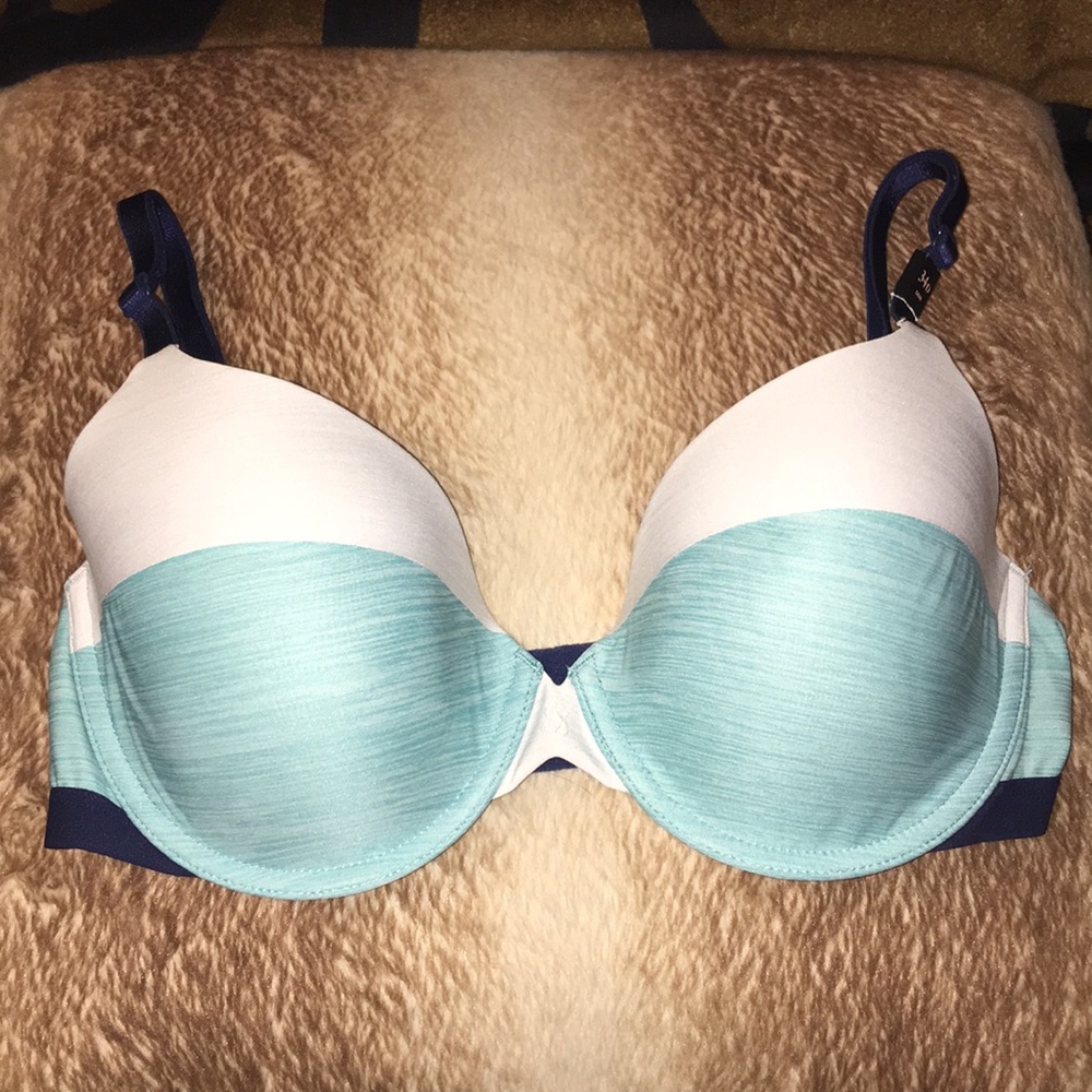 34D VS Uplift Demi Bra NWT